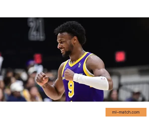 布朗尼连续背靠背胜利南湾湖人13战全胜雷迪克高度评价他努力拼搏